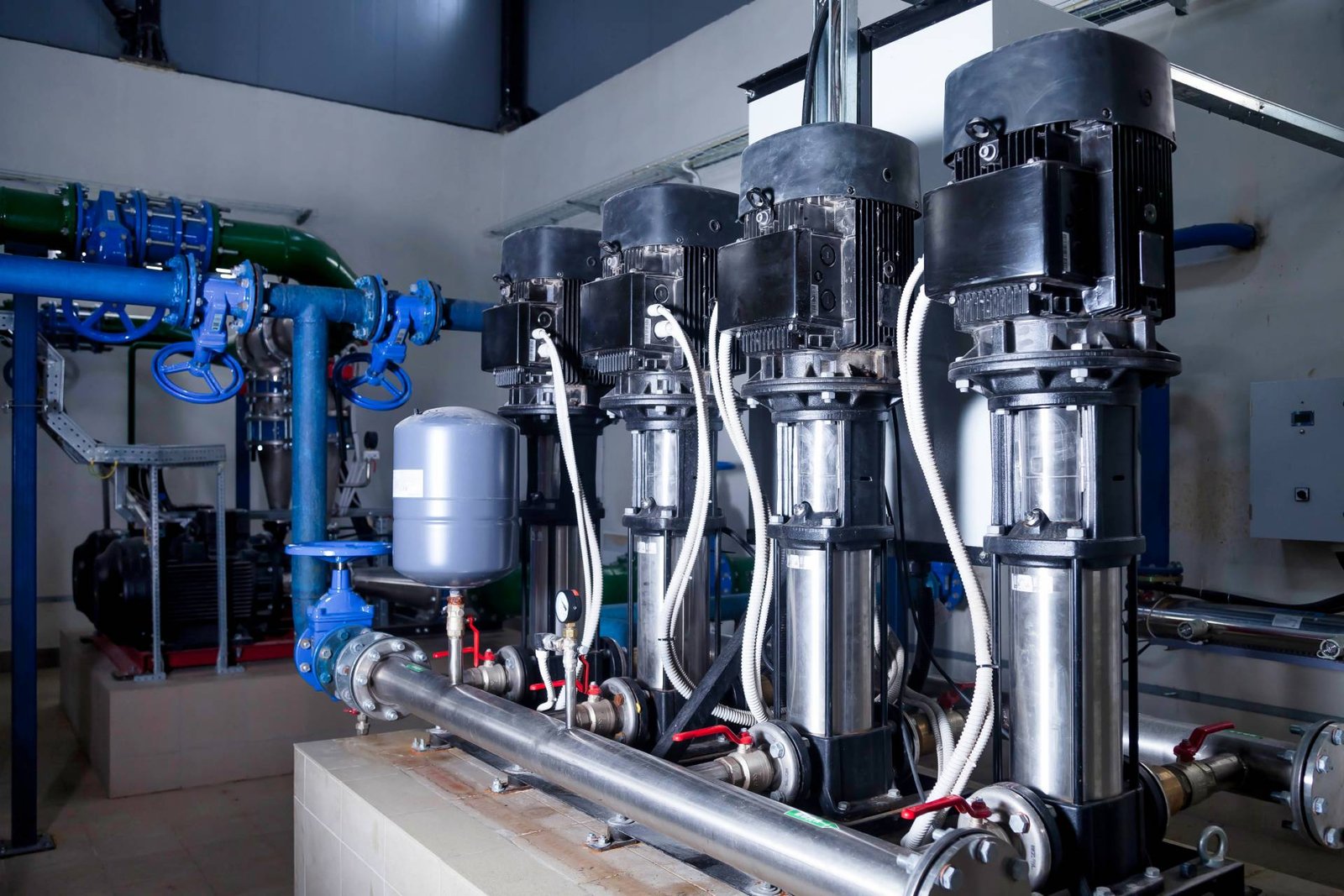 Hydraulic pumps, hoses, and cylinders